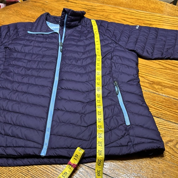 Columbia Thermal Coil style insulated jacket.  Zip front and pockets.  1X - Picture 11 of 12
